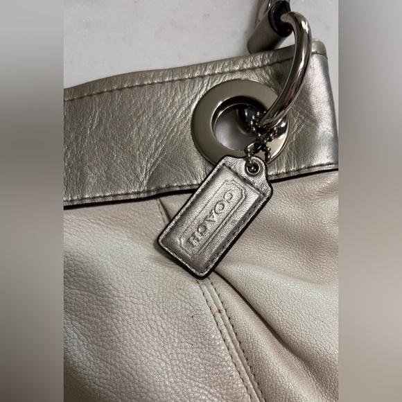 Vintage Coach Ashley White Silver Leather Shoulder Handbag With Matching Wallet - Picture 2 of 11